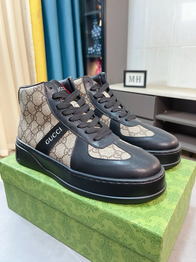 Factory price 438🌹🌹GUCCI [Gucci] New high-top men's shoes, a high-end brand, the latest fashionable casual men's shoes, trendy and versatile, relaxed and sporty style, uppers imported from Italy, first-layer cowhide, genuine leather lining, and ultra-fine workmanship. Original personalized fashionable rubber wear-resistant outsole, light and comfortable on the foot, size 38-44